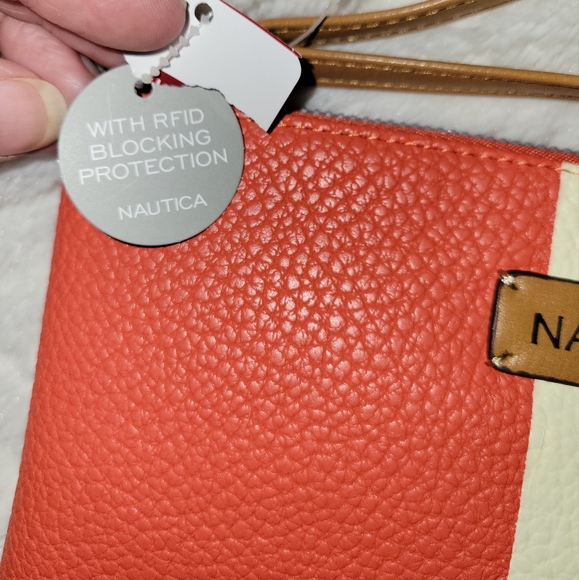 NAUTICA PEBBLED WRISTLET RFID SAFE NEW - Picture 4 of 6